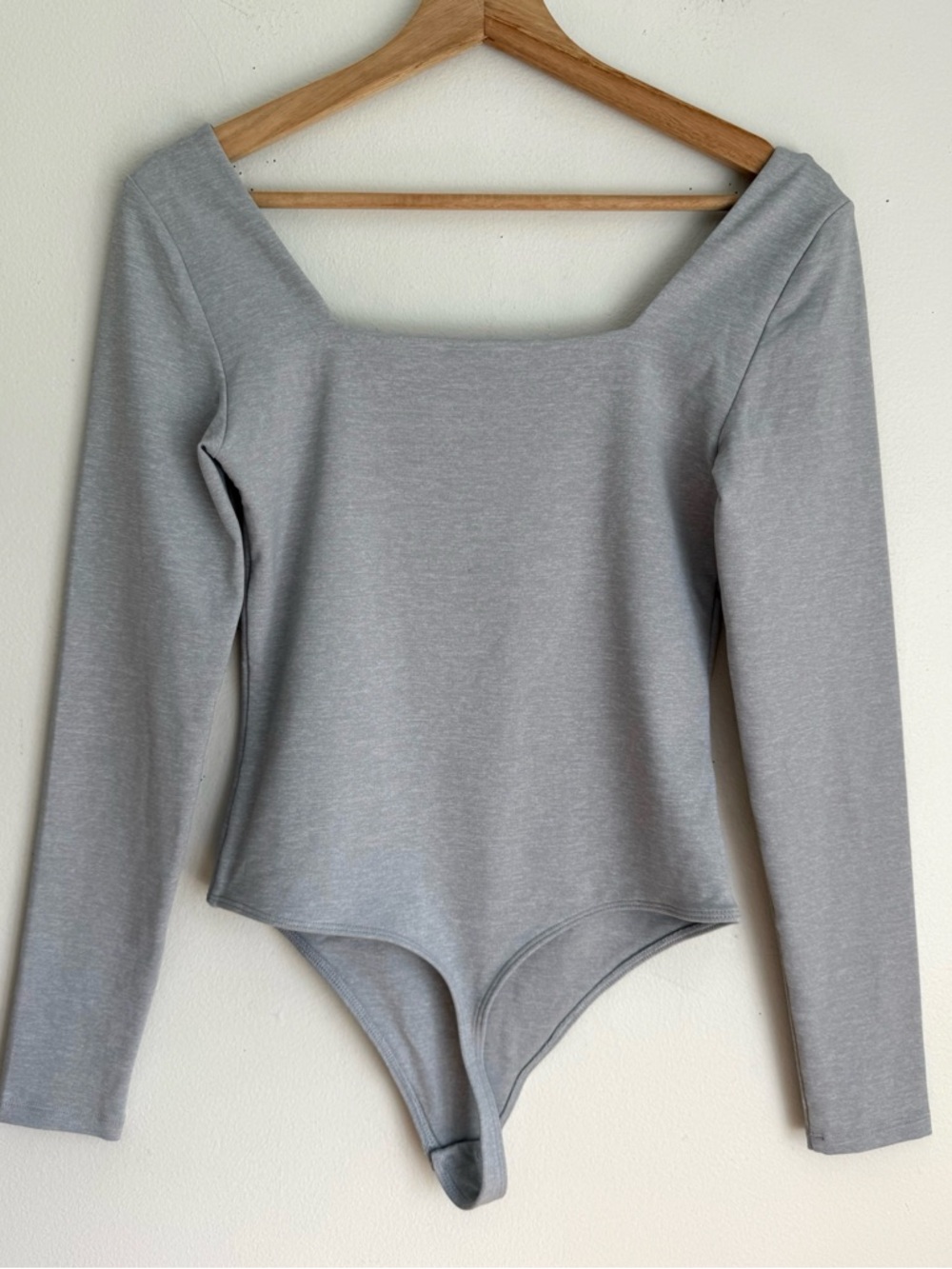 Babaton Aritzia Contour Squareneck Longsleeve Bodysuit in Grey - Picture 4 of 6